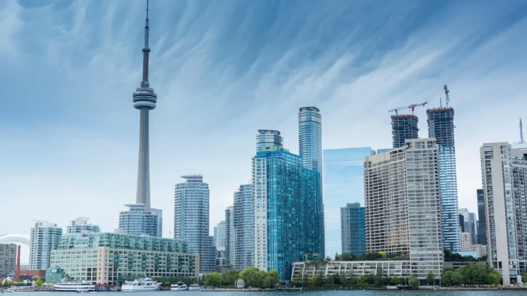 12 Essential Tips for a Smooth Moving Experience in Toronto, Canada
